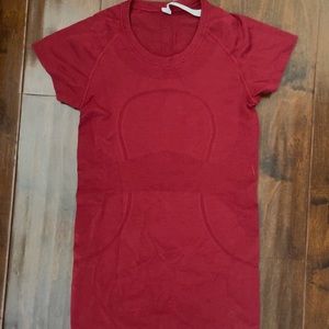 LULULEMON swiftly T-shirt red